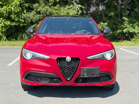 Used 2020 Alfa Romeo Stelvio Ti Sport w/ Quick Order Package 22S Sport AWD/4WD image 9