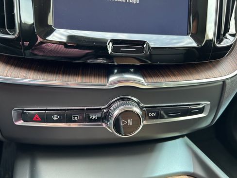 Certified 2024 Volvo XC60 T8 Ultimate w/ Protection Package Premier image 27