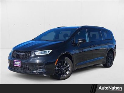 Used 2021 Chrysler Pacifica Touring-L w/ S Appearance Package