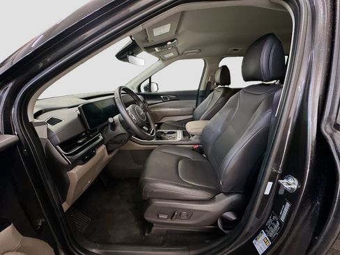 Used 2026 Kia Carnival FWD image 13