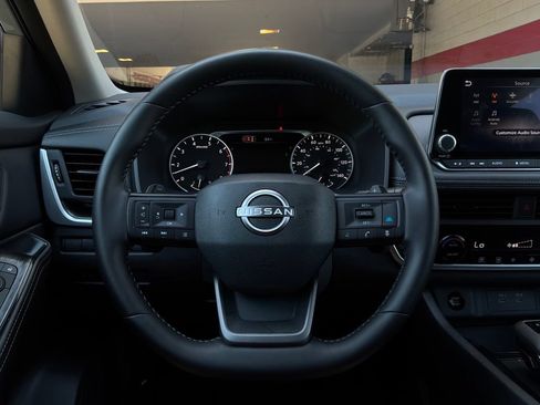 Used 2026 Nissan Rogue SV FWD image 32