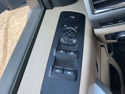 Used 2018 Ford F250 Lariat w/ Chrome Package image 31