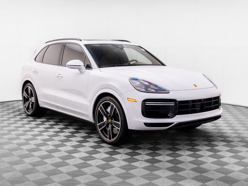 Certified 2023 Porsche Cayenne Turbo AWD/4WD image 6
