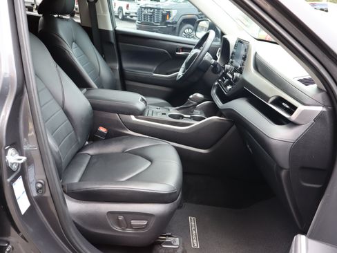 Used 2021 Toyota Highlander XLE AWD/4WD image 44