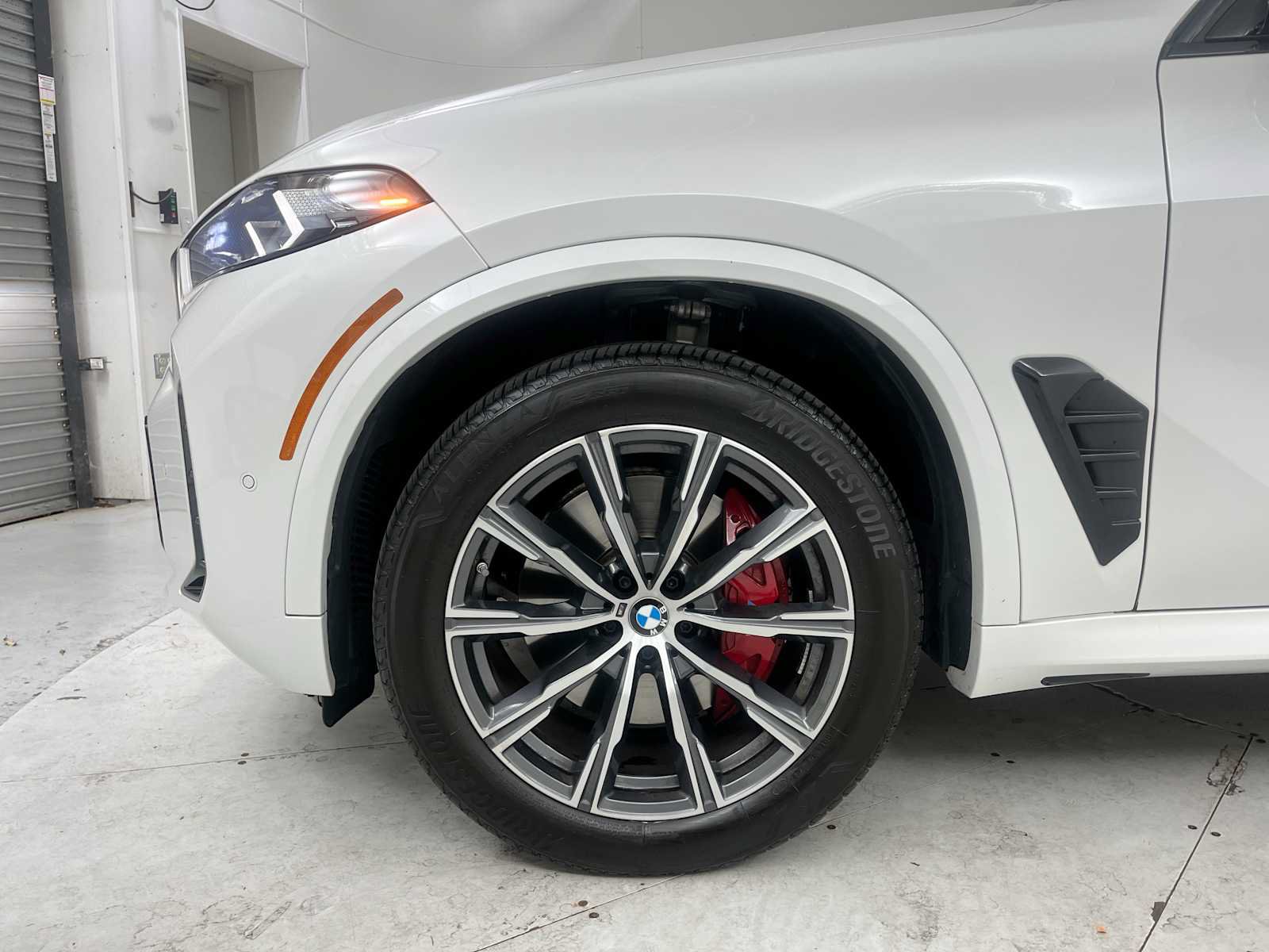Used 2025 BMW X5 xDrive40i w/ M Sport Package AWD/4WD image 25