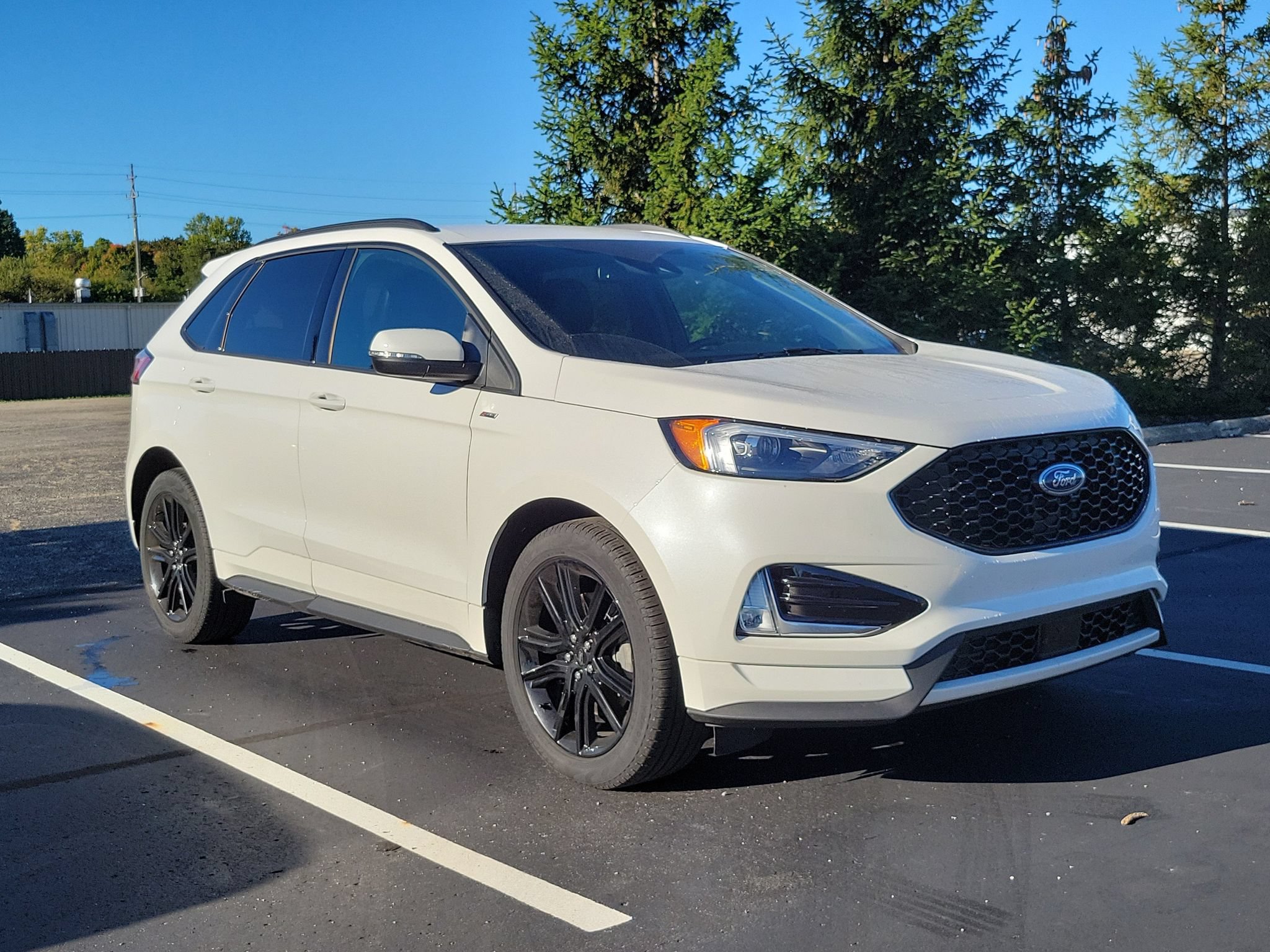 Used 2020 Ford Edge ST-Line w/ Cold Weather Package AWD/4WD image 2