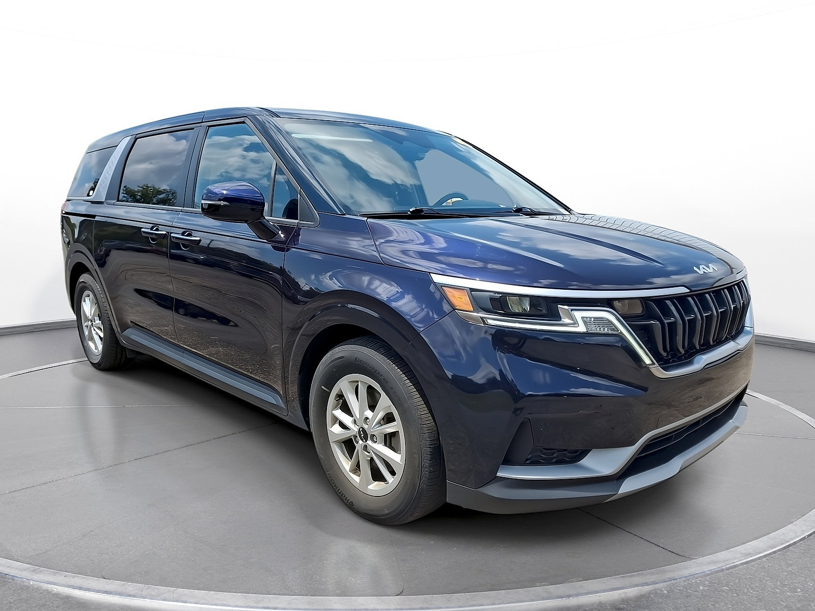 Used 2024 Kia Carnival LX FWD image 1