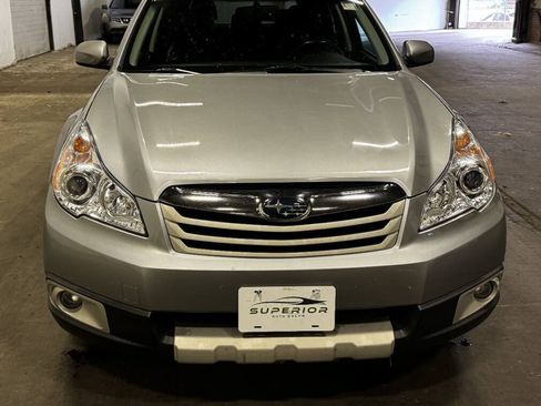 Used 2011 Subaru Outback 3.6R Limited w/ PWR Moonroof Pkg AWD/4WD image 8