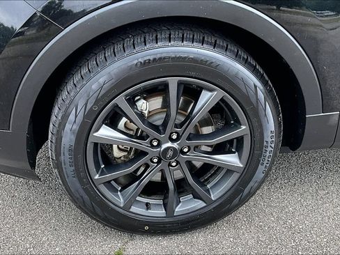 Used 2017 Ford Explorer XLT w/ Equipment Group 202A FWD image 8