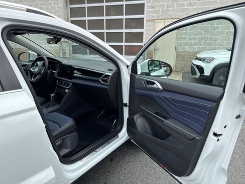New 2025 Volkswagen Taos SEL image 29