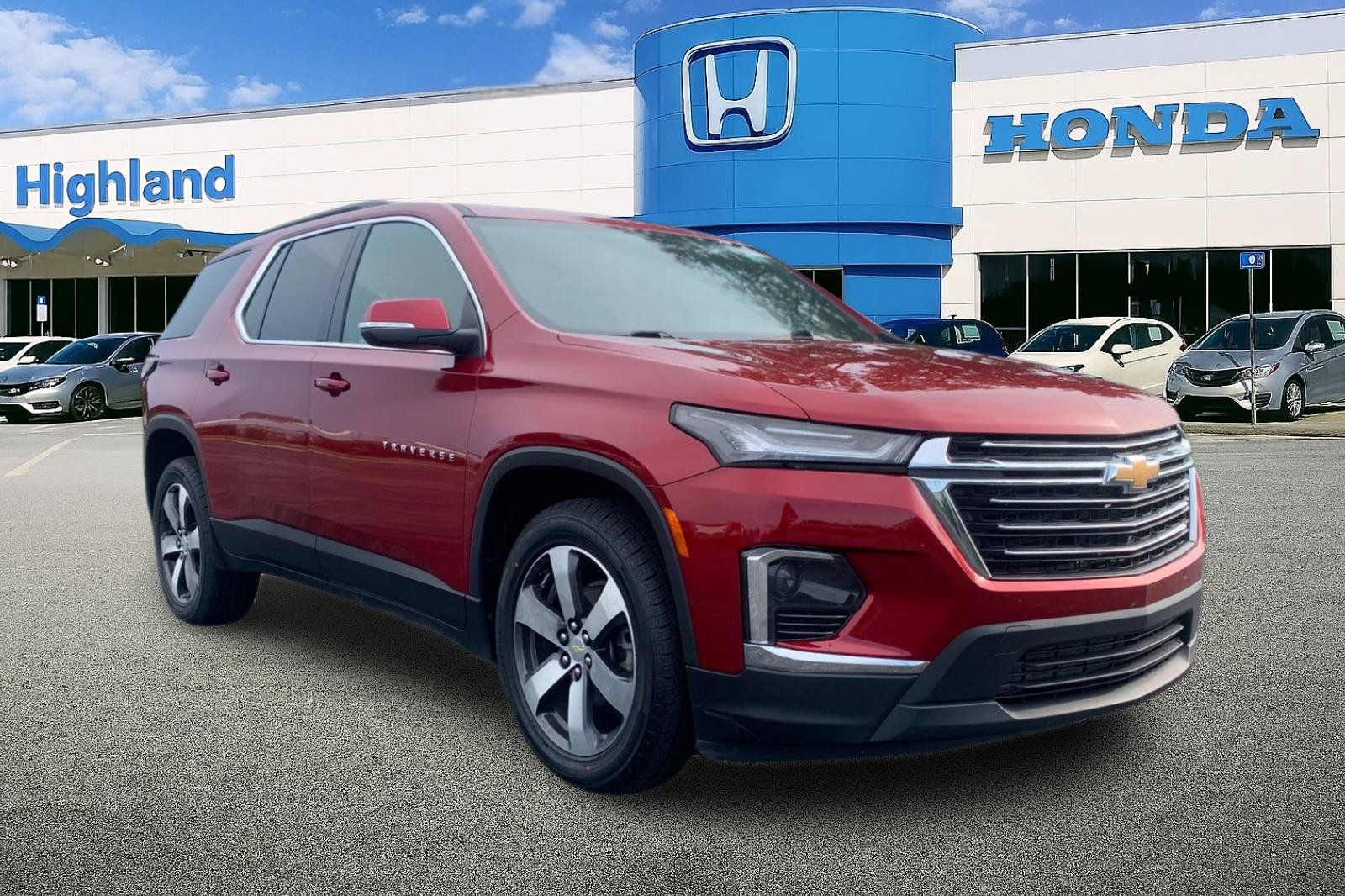 Used 2023 Chevrolet Traverse LT w/ LT Premium Package AWD/4WD image 7
