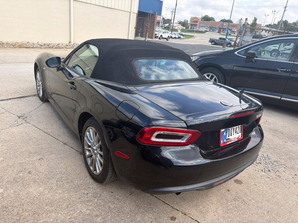 Used 2017 FIAT 124 Spider Classica RWD image 3