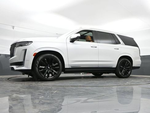 Used 2023 Cadillac Escalade Premium Luxury w/ Performance Package AWD/4WD image 47