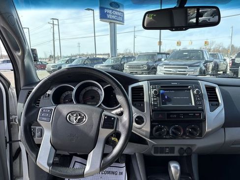 Used 2013 Toyota Tacoma 4x4 Access Cab V6 w/ SR5 Pkg image 31