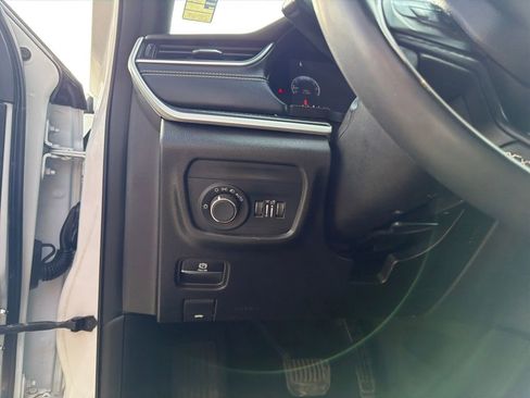 Used 2023 Jeep Grand Cherokee L Altitude image 13