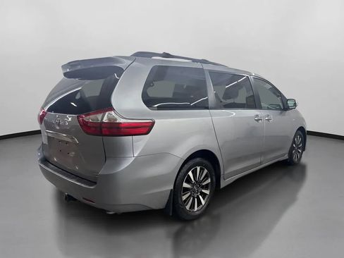 Used 2018 Toyota Sienna Limited Premium image 10