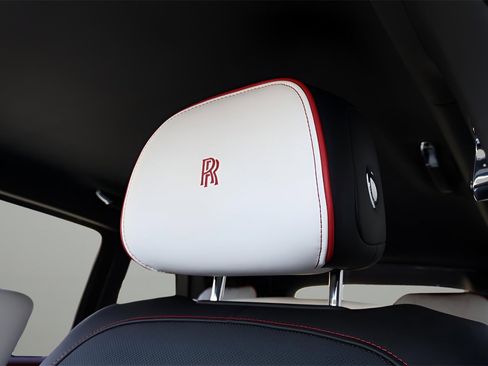 Used 2023 Rolls-Royce Cullinan Black Badge w/ Dark Exterior Package image 15