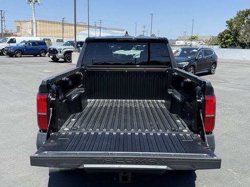 Used 2025 Toyota Tacoma TRD Off-Road image 17