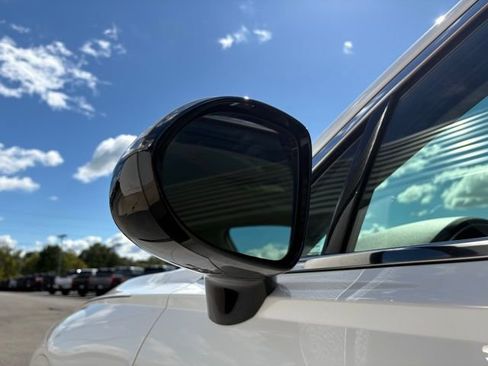 Used 2025 Genesis GV70 2.5T image 10