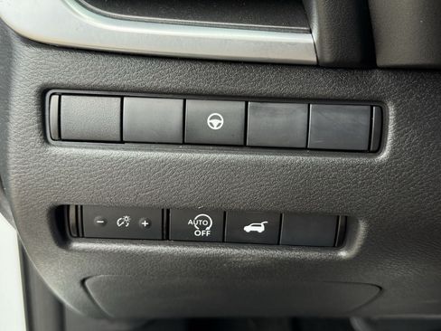 Used 2024 Nissan Rogue SV AWD/4WD image 20