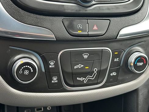 Used 2023 Chevrolet Equinox LS FWD image 22