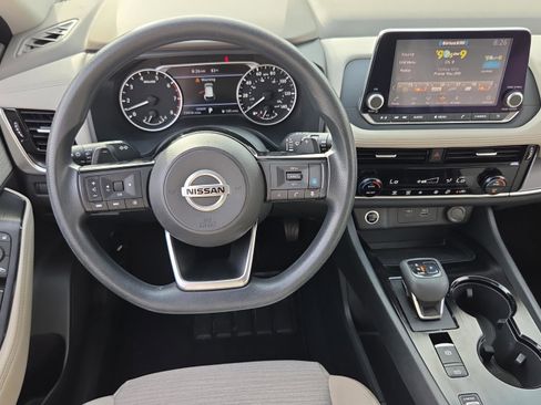 Used 2021 Nissan Rogue SV FWD image 11
