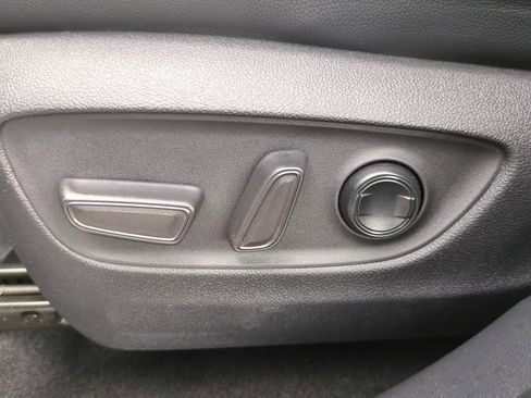 Used 2023 Toyota Highlander Limited image 18