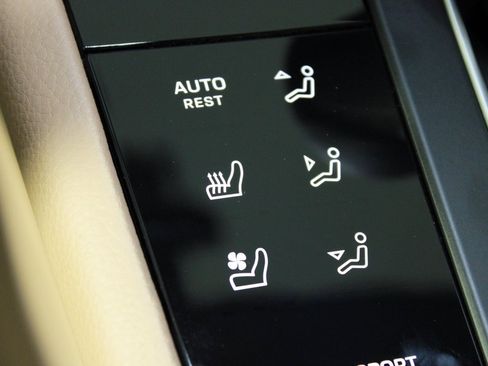 Used 2025 Porsche Macan image 29