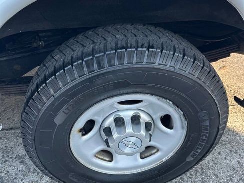 Used 2015 Chevrolet Express 3500 image 32