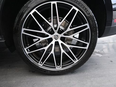 New 2026 Porsche Macan AWD/4WD image 19