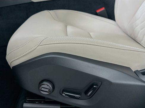 New 2026 Volvo XC90 B6 Plus w/ Protection Package Premier image 18
