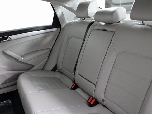 Used 2019 Volkswagen Passat 2.0T Wolfsburg w/ Wheels & Sunroof Package image 17