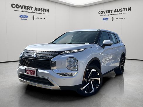 Used 2024 Mitsubishi Outlander SE image 1