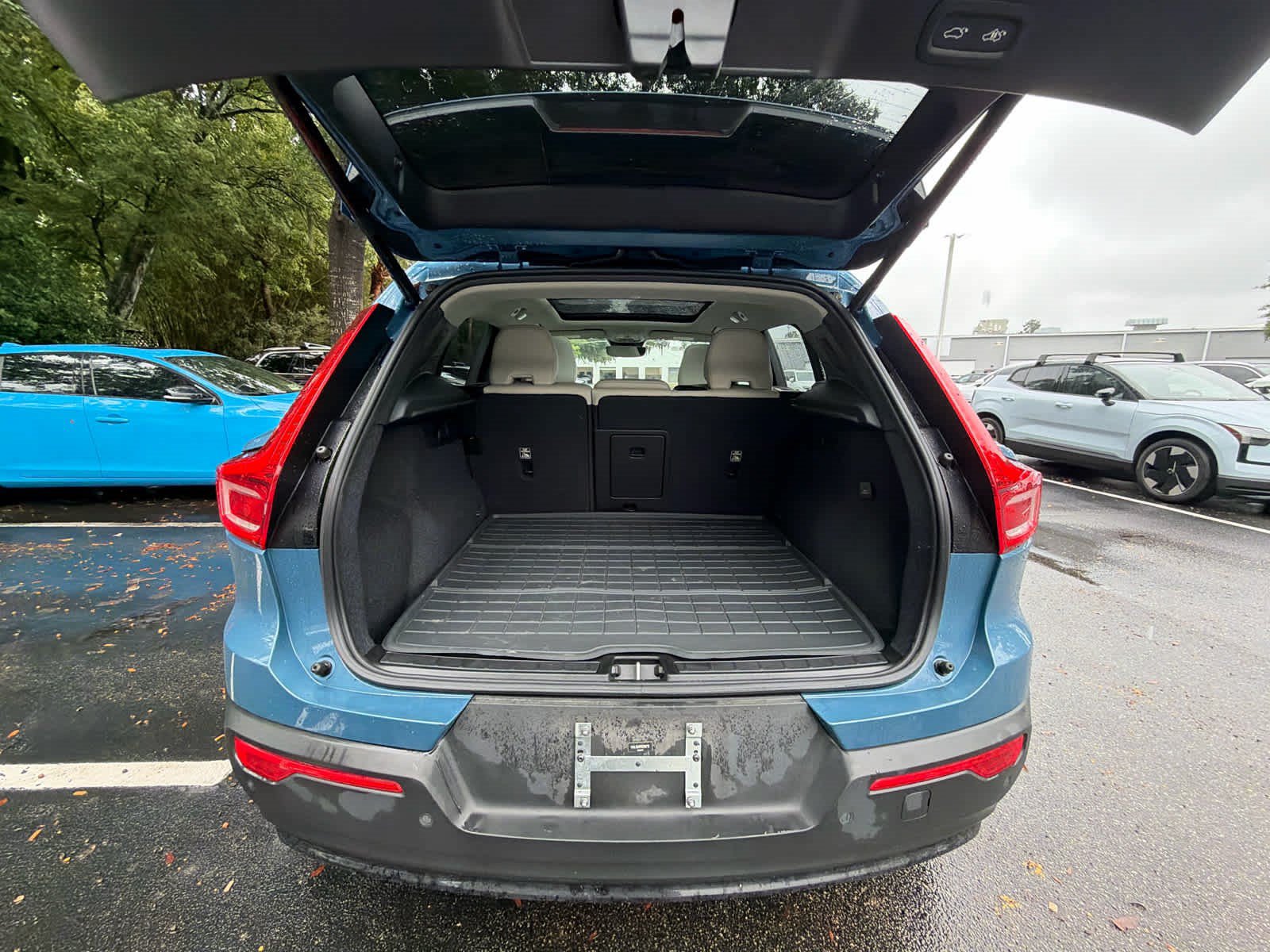 Certified 2024 Volvo XC40 B5 Ultimate w/ Protection Package Premier AWD/4WD image 23