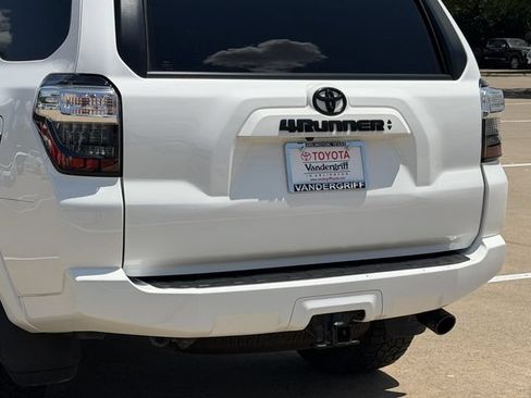 Used 2022 Toyota 4Runner SR5 AWD/4WD image 6