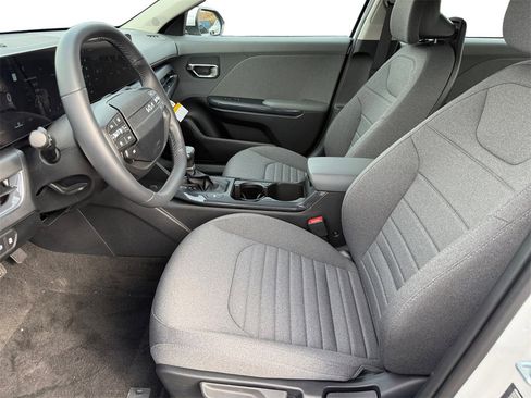 New 2025 Kia K4 EX image 9