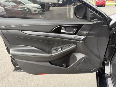 Used 2020 Nissan Maxima Platinum w/ Sport Mat Group FWD image 11