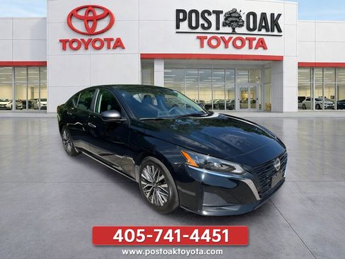 Used 2025 Nissan Altima 2.5 SV FWD image 7