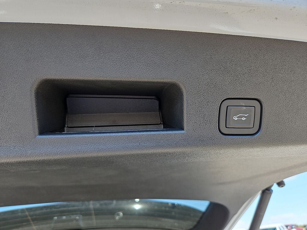 Used 2026 Chevrolet Traverse RS FWD image 16