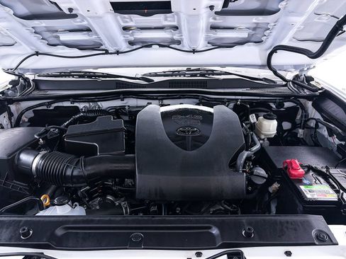 Used 2021 Toyota Tacoma TRD Sport w/ Technology Package RWD image 2