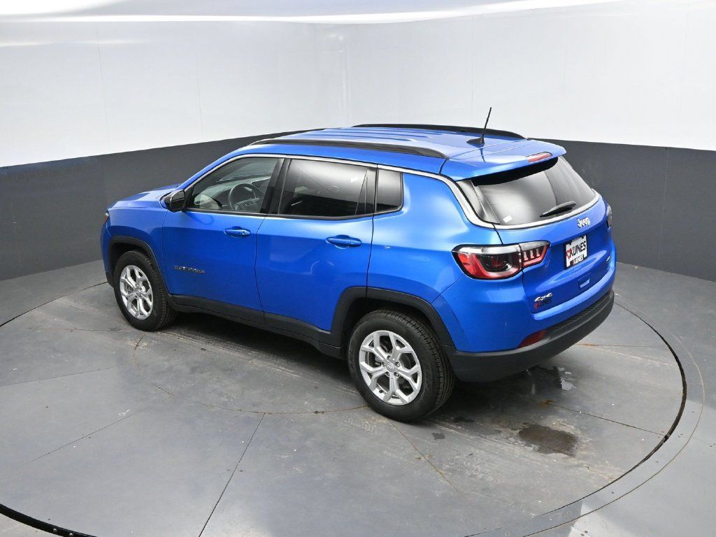 Used 2024 Jeep Compass Latitude AWD/4WD image 28