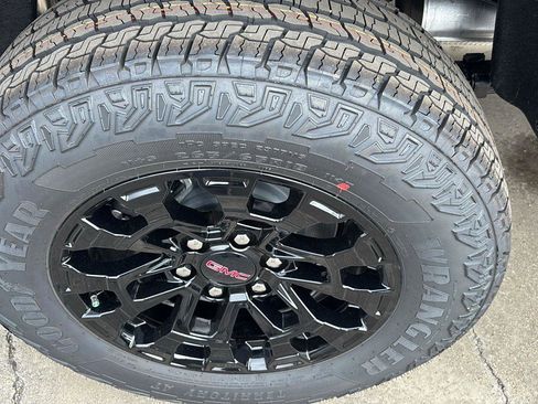 New 2026 GMC Canyon Elevation w/ Convenience Package image 11