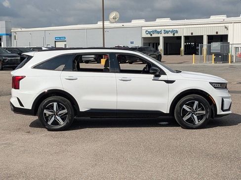 Used 2023 Kia Sorento S w/ Panoramic Sunroof Package FWD image 4