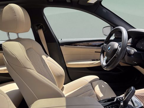 Used 2022 BMW 530i w/ Premium Package RWD image 24