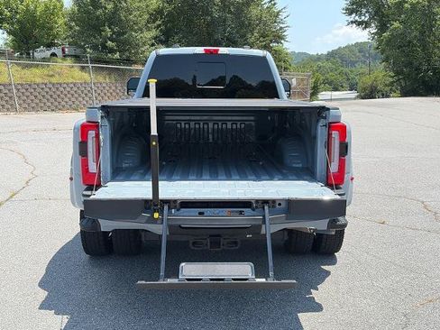 Certified 2025 Ford F450 Platinum w/ FX4 Off-Road Package AWD/4WD image 4
