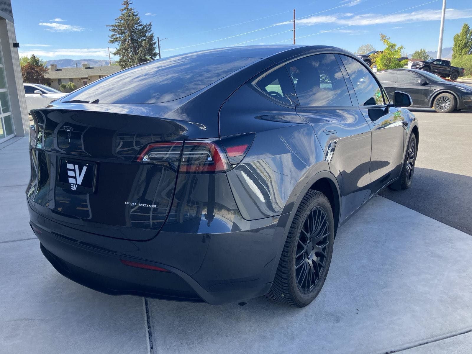 Used 2024 Tesla Model Y Long Range AWD/4WD image 8