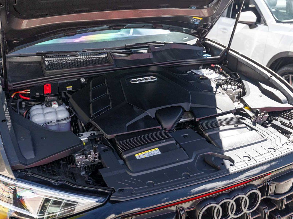 Used 2025 Audi Q8 Premium Plus AWD/4WD image 33