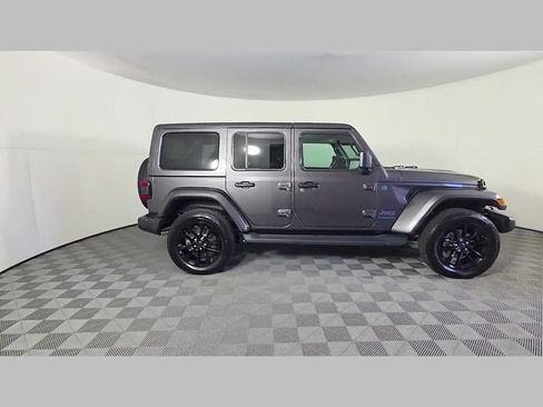 Used 2025 Jeep Wrangler Unlimited Sahara AWD/4WD image 37