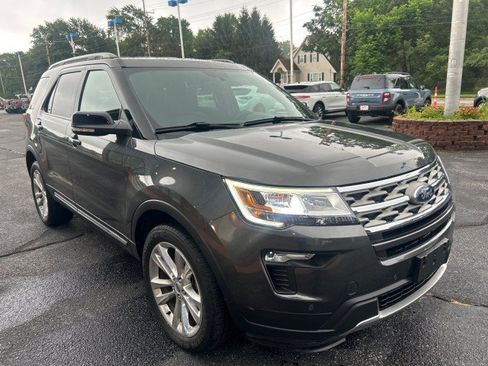 Used 2018 Ford Explorer XLT w/ Equipment Group 202A AWD/4WD image 4