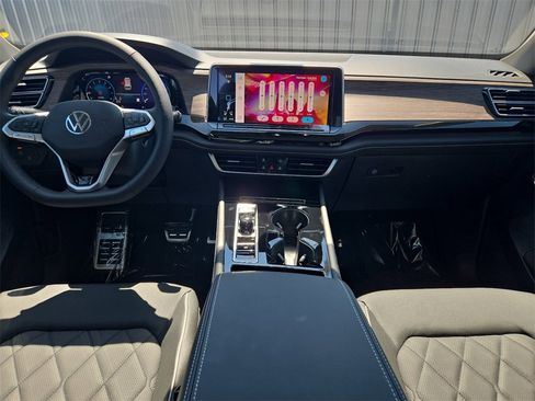 New 2025 Volkswagen Atlas SEL Premium R-Line image 16